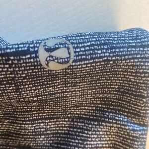 Lulu lemon size 8. Perfect condition. Crop pants. Navy blue and white.